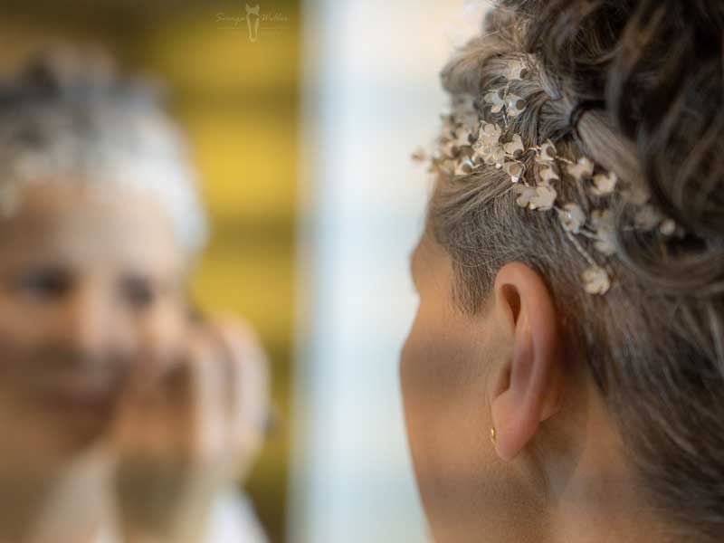 Hochzeitsfoto Schmink Portrait der Braut mit Reflektion
